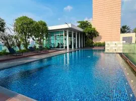 Luxury Apt BTS EKKAMAI with pool sauna gym