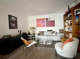 Bright living room in Levallois-Perret