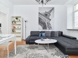 Rynek Apartment The Heart of the City by Noclegi Renters