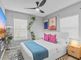 Sunlit Olive Haus | 3BR Duplex Near CWE