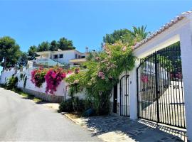 Exclusive Luxury Spanish Villa - Amazing sea views - Private pool, hotel din Almuñécar