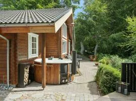 Modern Holiday Home With Hot Tub Near Water
