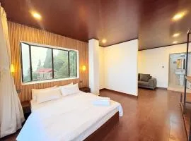 The Emili Hotel & Restaurant With Mountain View Parking Facility Near Giddha Pahar View Point