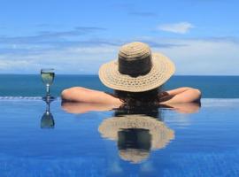 Casa Aquiles, Free Sea Fishing Trip Included!, Hotel in Tola