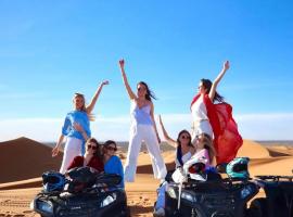 Roses Nomade Camp, hotel en Hassilabied