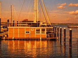 ÖKO Budget Hausboot Retreat Mondschein, hotel i Stralsund
