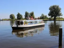New houseboat city center 'Cruijff'