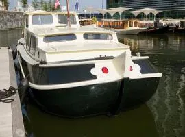 Local houseboat city center 'Capella'