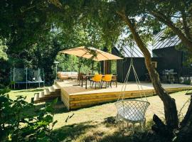 Design House With Garden In The Heart Of Småland, hotelli kohteessa Gullabo