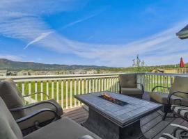 Rangeview Pass Pet Friendly with Epic Peak Views, hotel di Monument