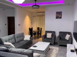 Modern 2 Bedroom Apartment-Eastlegon, hotel i Otinshi