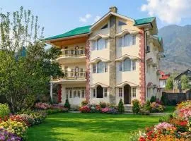 New Zamrood Holiday Home