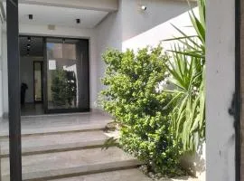 Luxurious Modern Apartment Near Airport and city