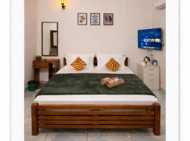 hello 6 cliff stay varkalacliff - cozy rooms , couple friendly ,family ,group rooms: Varkala şehrinde bir otel