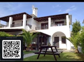 Harmony seaside apartments, hotel di Koropi