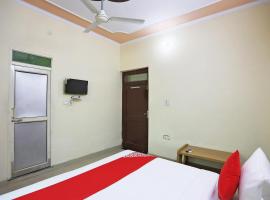 OYO 62761 Hotel Daksh، فندق في Mahendragarh