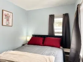 Private Room-Shared Common Spaces-Queen Bed