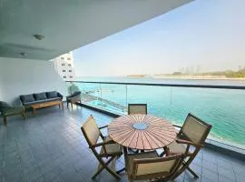 Beachfront-Huge Apt-in Palm-Private Beach