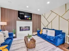 BIG 4BR House 7 Mins to Downtown with Foosball and Games