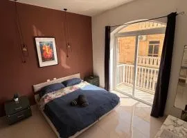 Sliema Central with Balcony Airconditioned and Comfortable Self Check IN