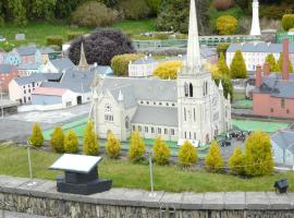 Cozy Clonakilty Nest, hotel a Clonakilty