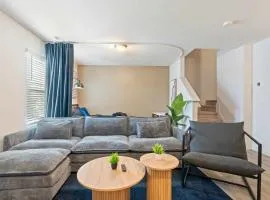 Elegant 3BR Retreat King Bed Near Cary & NC State