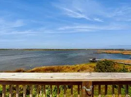 Bermuda Landing | Sound-front townhouse with pool, deck, fishing pier, grill