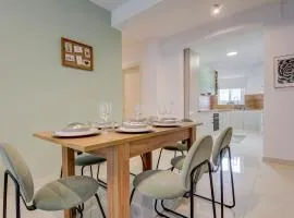 Designer 4 BR Family Apartment with Side Sea View