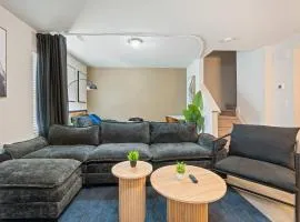 Upscale King 3BR Townhouse Mins to Cary & NC State