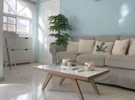 Cozy 2BR 2Bth walk 2 the beach Pool view Wi-Fi