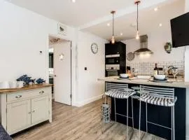 Mussels Apartment in Helford Passage with Heated Pool