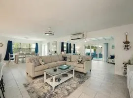 Lux 5 bed-3 bath Canal Front, with Pool in DT Cape