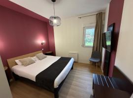 LOGIS Hôtel ARCADIA، فندق في لانيون