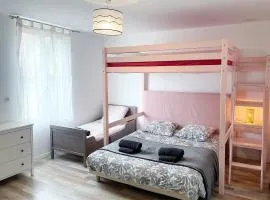 La Family House, spacieuse avec wifi, extérieur et parking