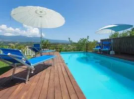 Villa immersa nel verde della Toscana