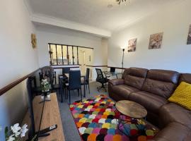 Sunny Beachside Apt with Free Parking โรงแรมในเซาเทนด์ ออน ซี