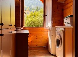 10 min from Lake Annecy, quiet chalet with view, hotel a Verchères