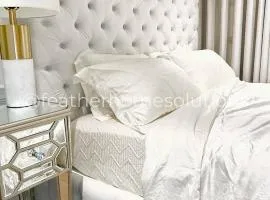 Glamour apartment at the Crest Metropole Thu Thiem