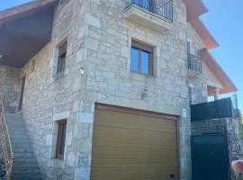 Chalet en casco urbano de Ribeira por habitaciones