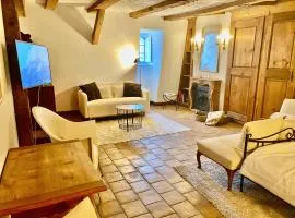 Maison de Castella next to Cathedrale