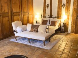 Maison de Castella next to Cathedrale: Fribourg şehrinde bir otel