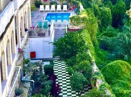 Follow the Sun Boutique Hostel - Pool, Breakfast & Sea Views