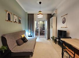 Peaceful, Lovely, 1st floor, condo @Thessaloniki, Hotel in Thessaloniki