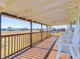 Walk to Shore! Family-Friendly Surfside Beach Gem