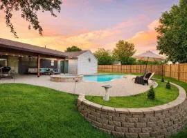 DFW Retreat - Pool, Spa & Minutes to Dallas & Fort Worth