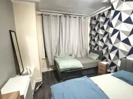 Twin Room Ideal for Matchdays & City Visits