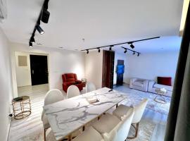 Duplex villa in Beverly Hills, Hotel in Sheikh Zayed