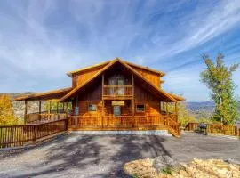 Luxury Cabin 4BR 5BA Amazing View Indoor Pool Huge Game Room WiFi Fire Pit