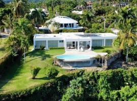 Casa Amalfi Luxury Oceanview Villa with Pool, hotel a Cabrera