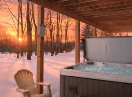 Crestline Retreat by AvantStay, hotel i Lake Harmony